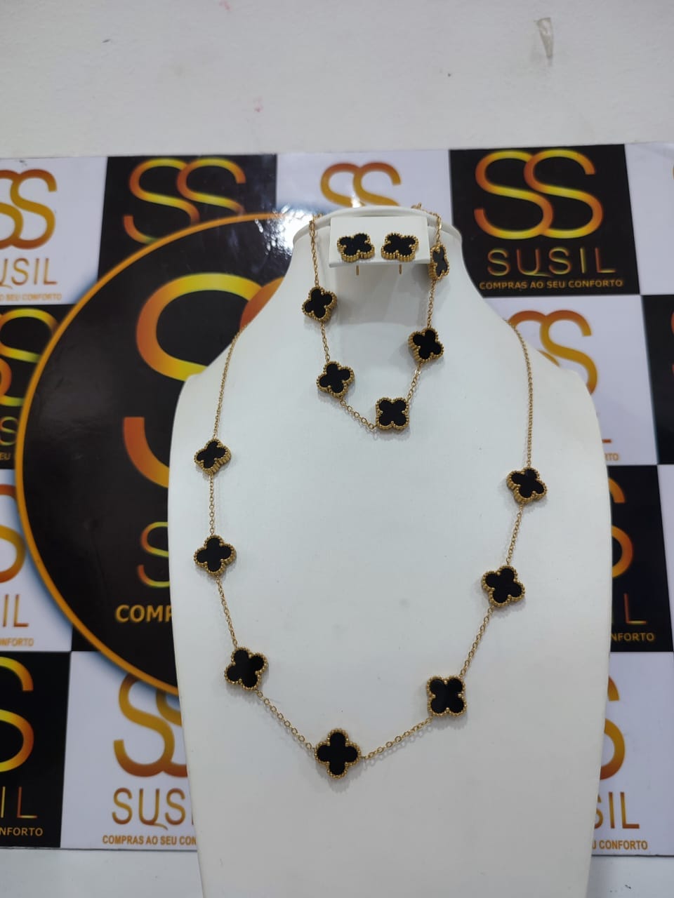 Conjunto Bugatti preto 25.000 kz